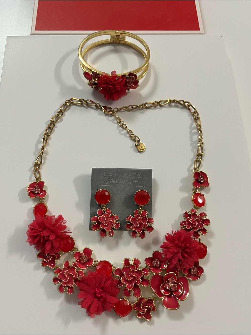 Talbots bright hot pink Floral Statement Necklace, Bracelet & Earrings Set
